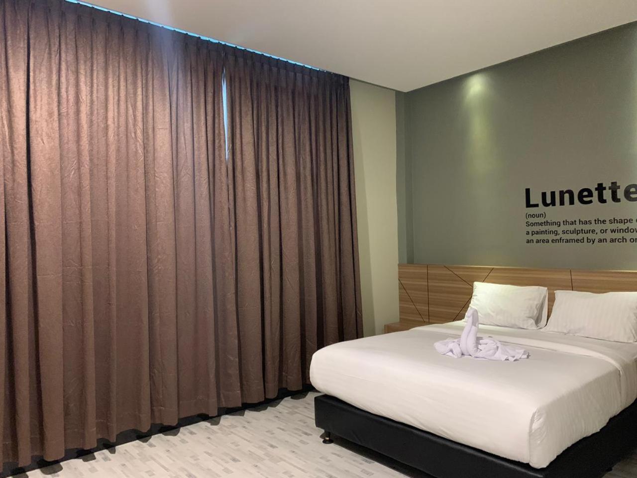 Bless Hotels Sintang Eksteriør billede