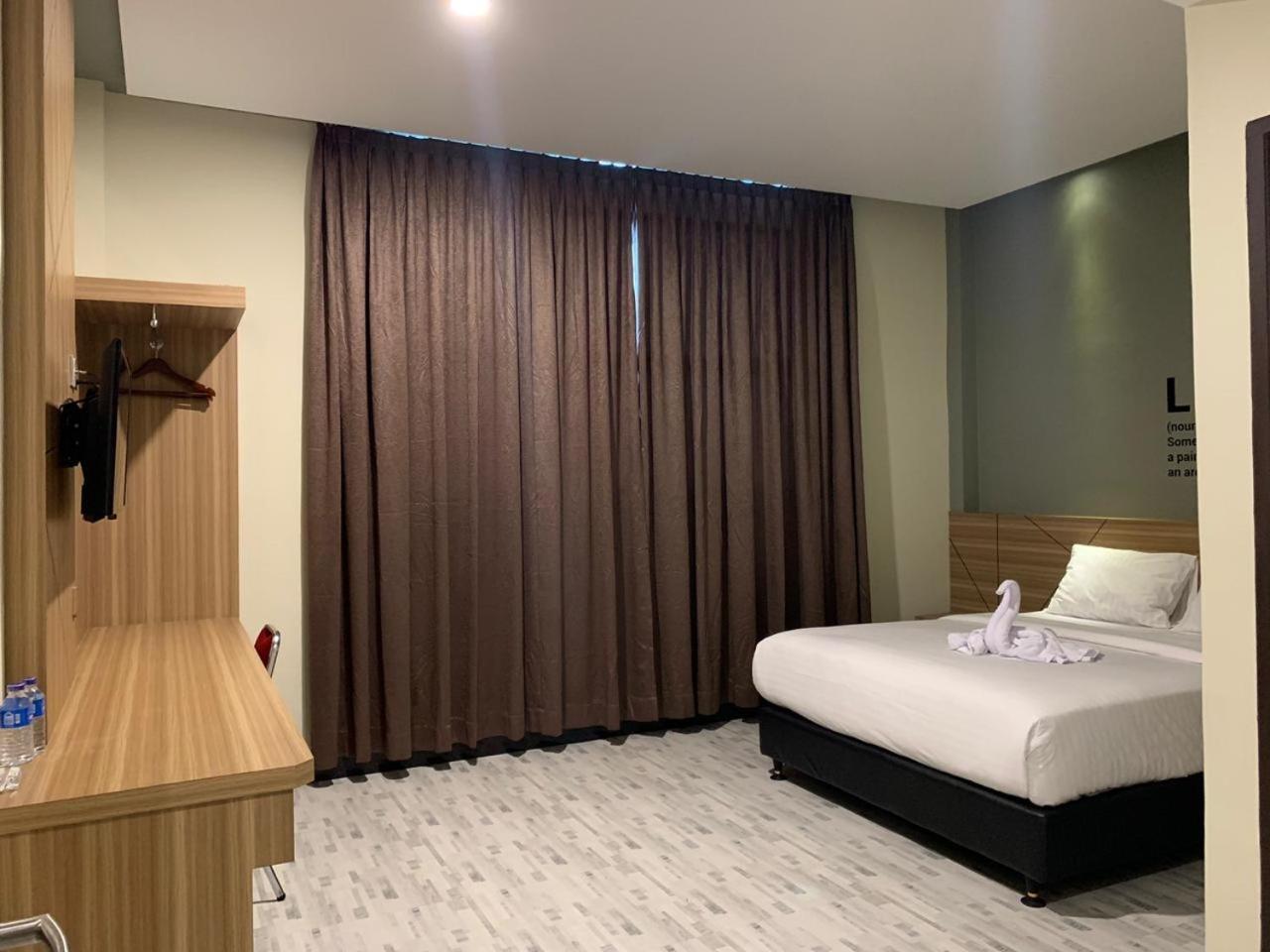 Bless Hotels Sintang Eksteriør billede